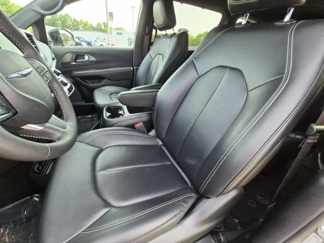 Used 2025 Chrysler Pacifica Select FWD image 21