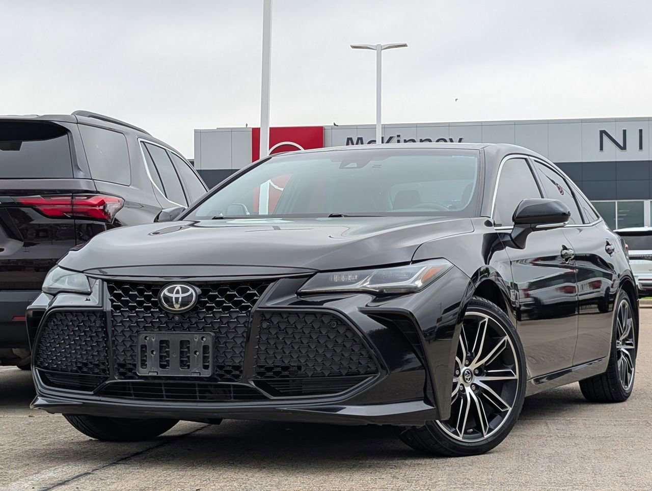 Used 2019 Toyota Avalon Touring w/ Advanced Safety Package image 2