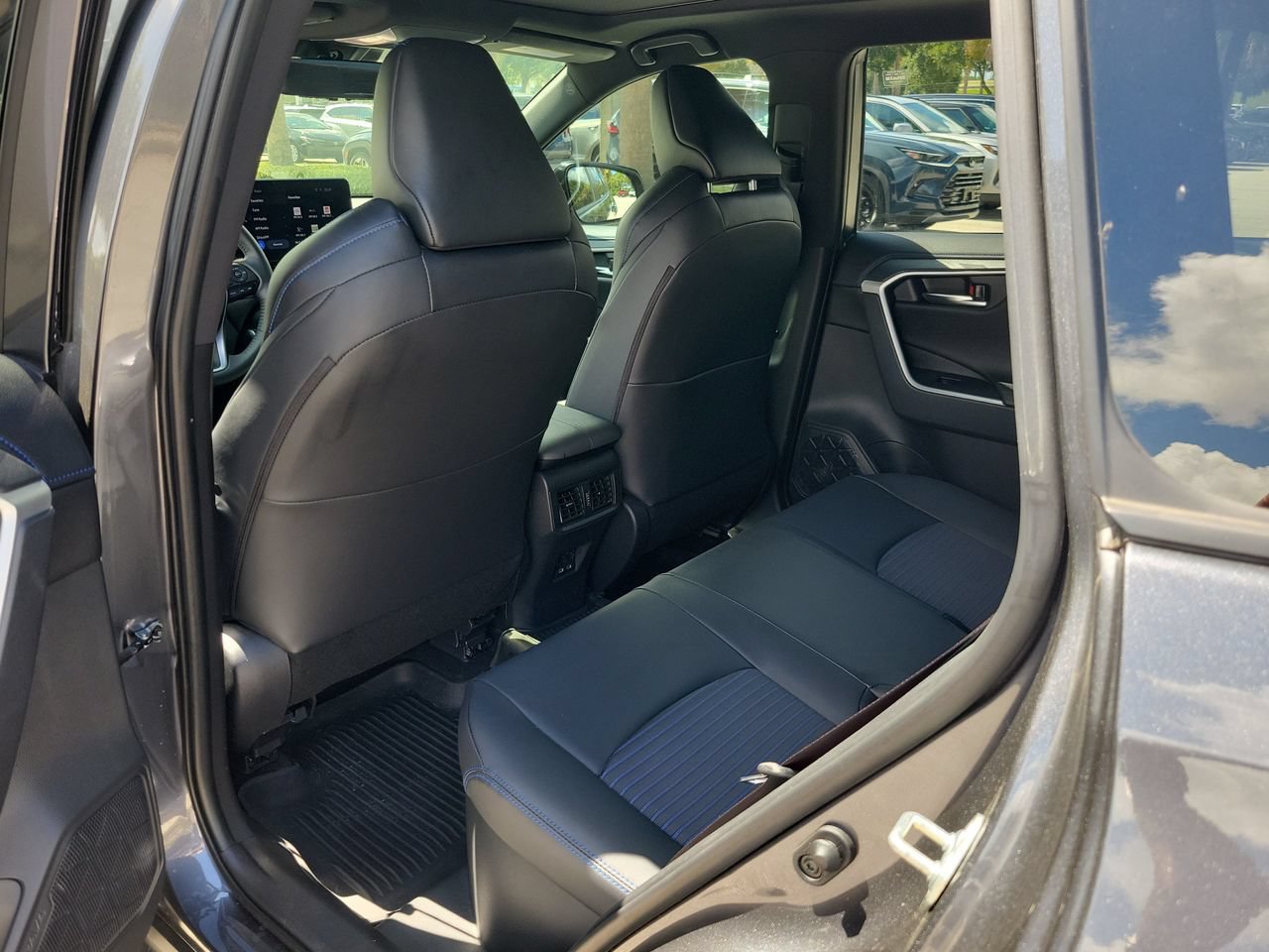 Used 2024 Toyota RAV4 XSE AWD/4WD image 10