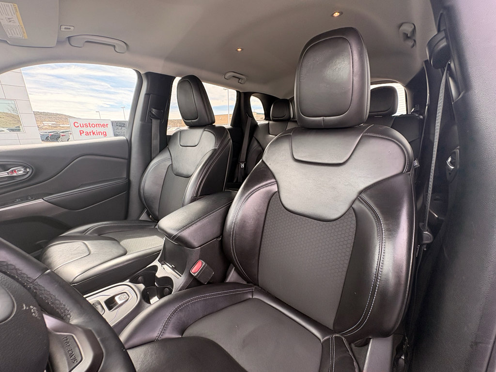 Used 2019 Jeep Cherokee Latitude Plus image 17