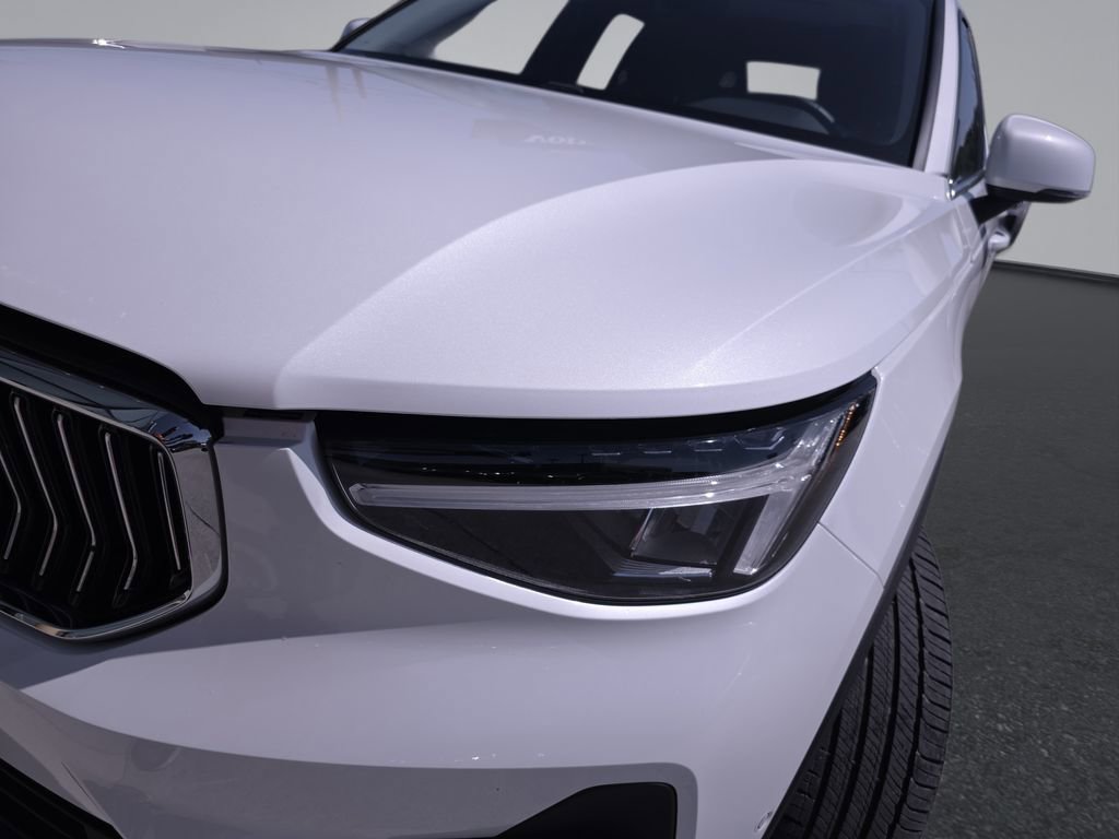 Certified 2025 Volvo XC40 B5 Plus AWD/4WD image 34
