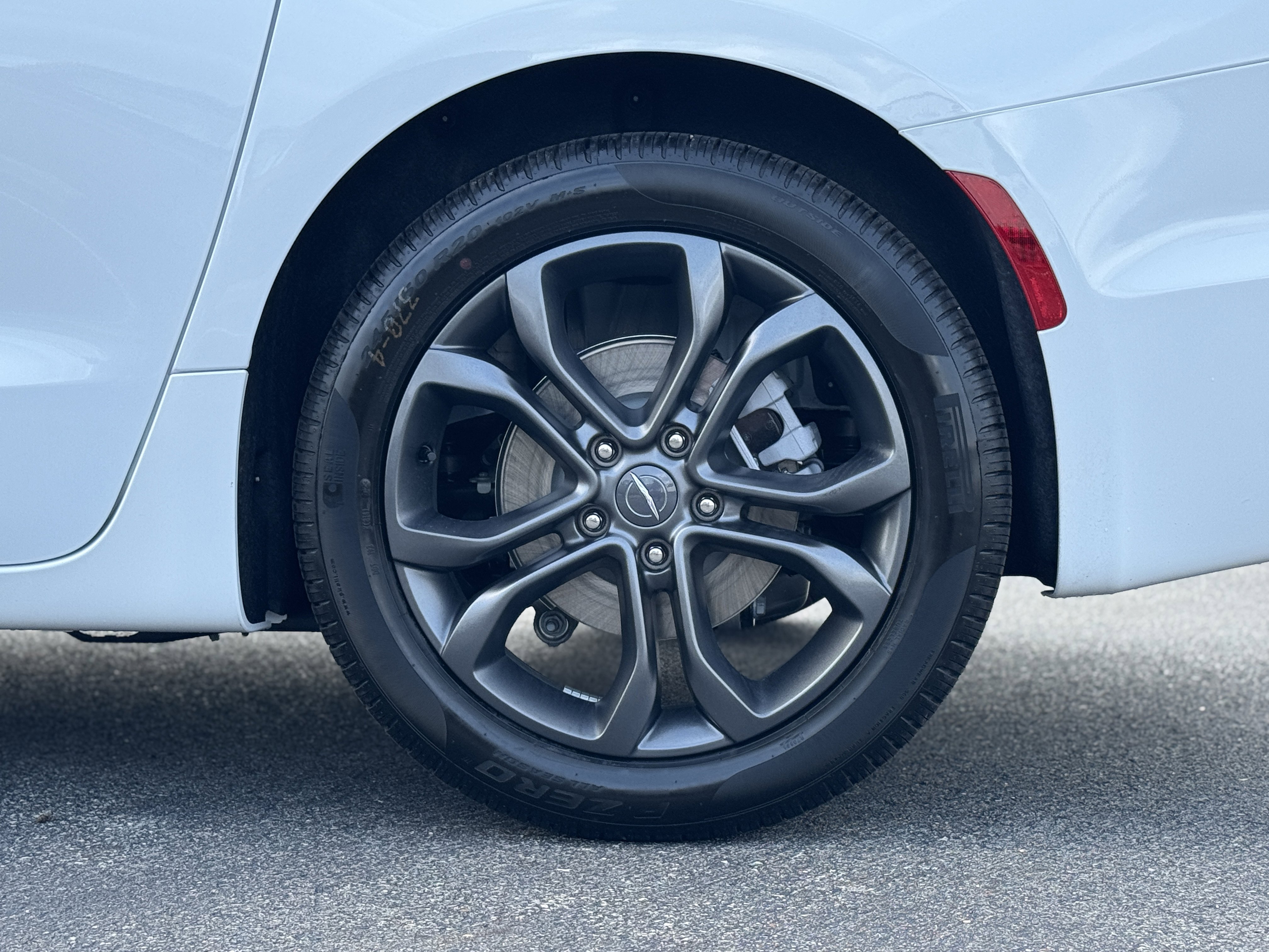 New 2026 Chrysler Pacifica Limited w/ S Appearance Package image 10