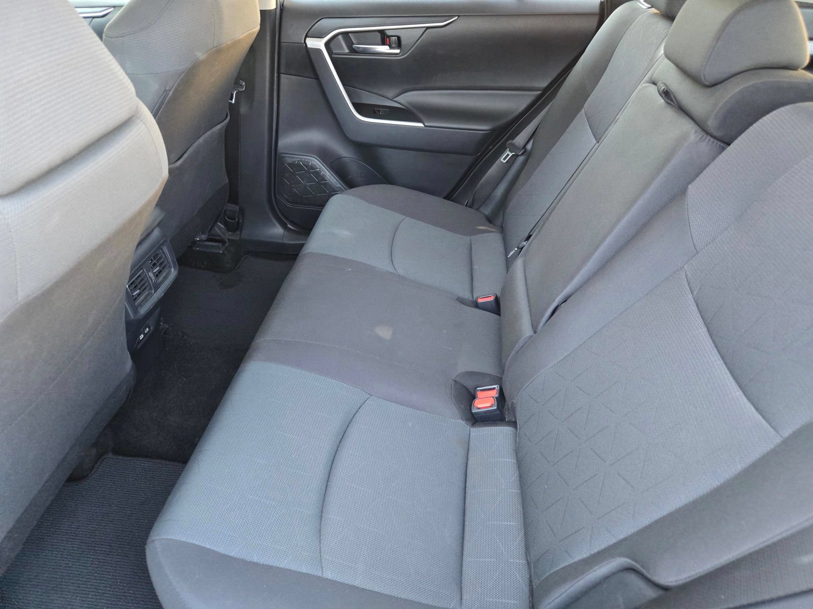 Used 2025 Toyota RAV4 XLE AWD/4WD image 11