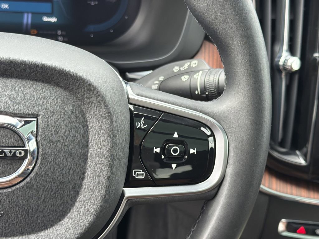 Used 2023 Volvo XC60 T8 Plus image 27