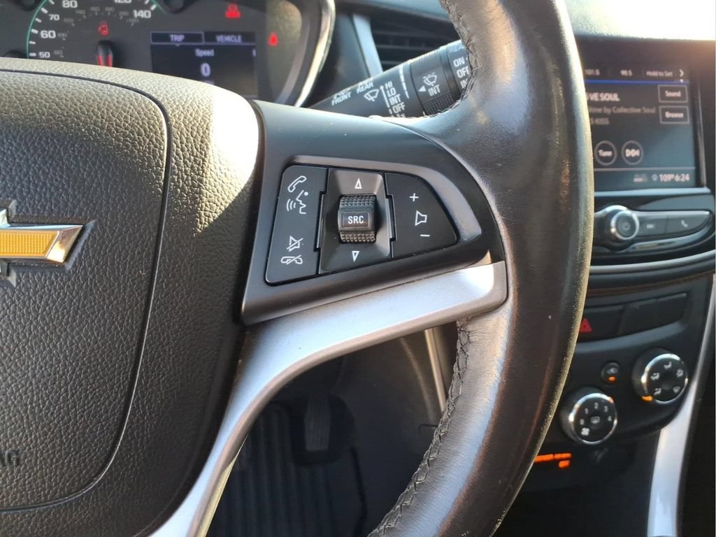 Used 2020 Chevrolet Trax LT w/ LT Convenience Package FWD image 23