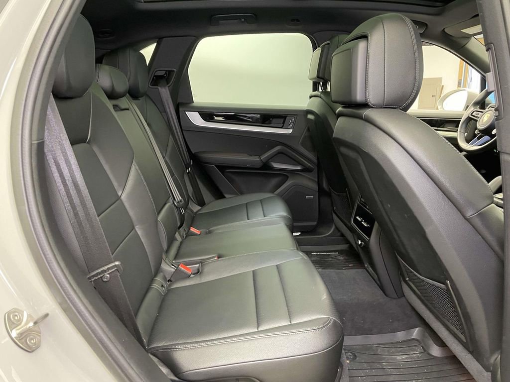 Used 2025 Porsche Cayenne S image 23