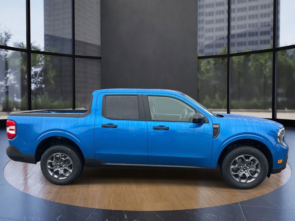 Used 2025 Ford Maverick XLT w/ XLT Luxury Package image 2
