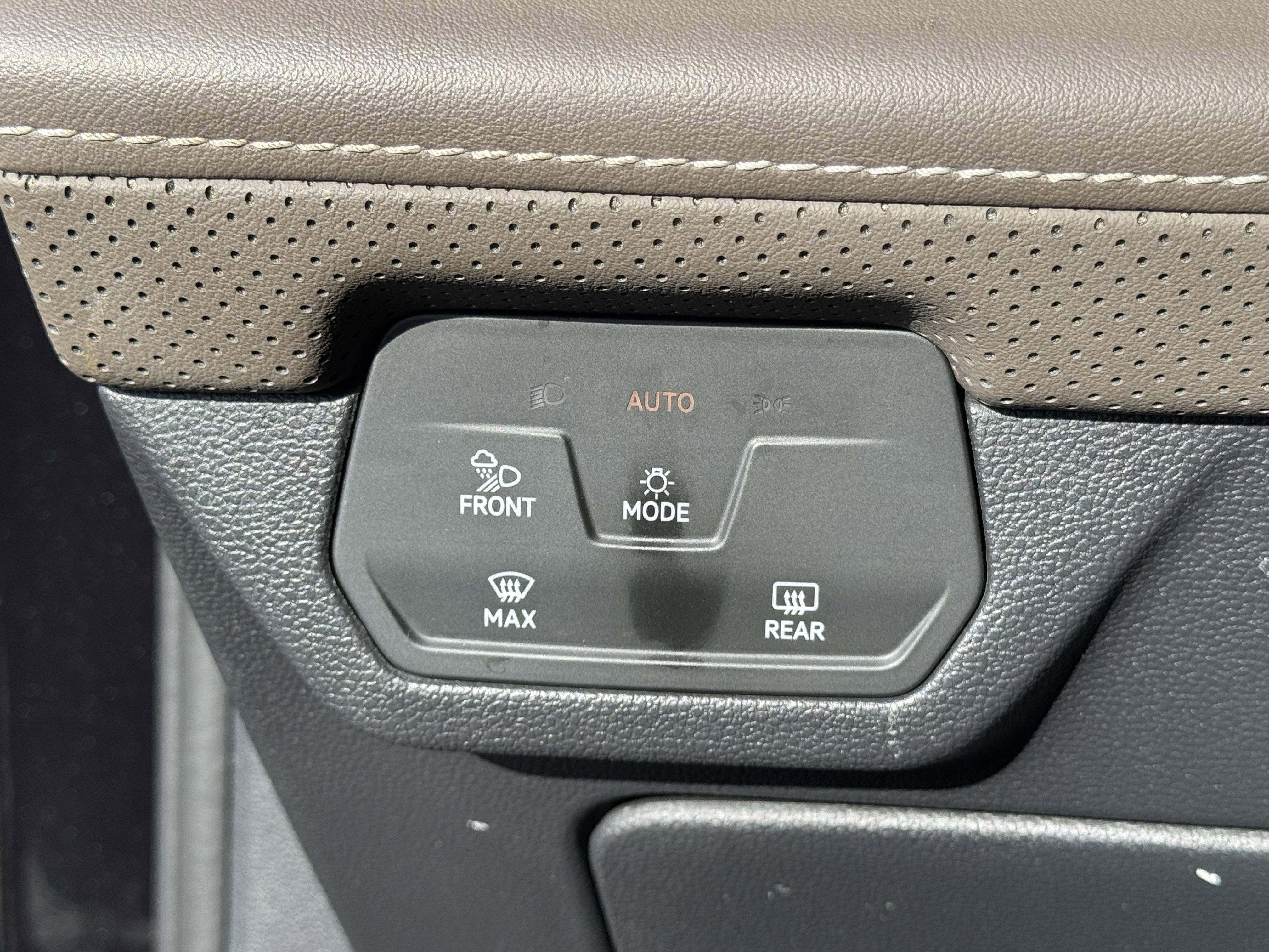 Used 2024 Volkswagen Atlas SEL image 29