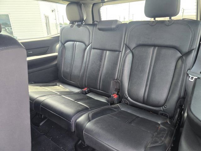 Used 2024 Jeep Wagoneer Series II w/ Flexible Seating Group RWD image 9