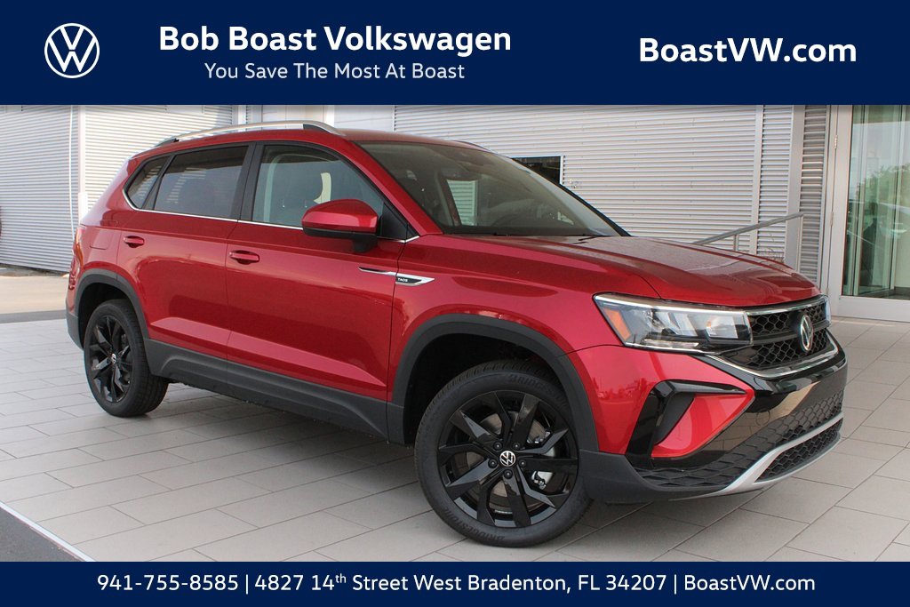Used 2024 Volkswagen Taos SE w/ Panoramic Sunroof Package