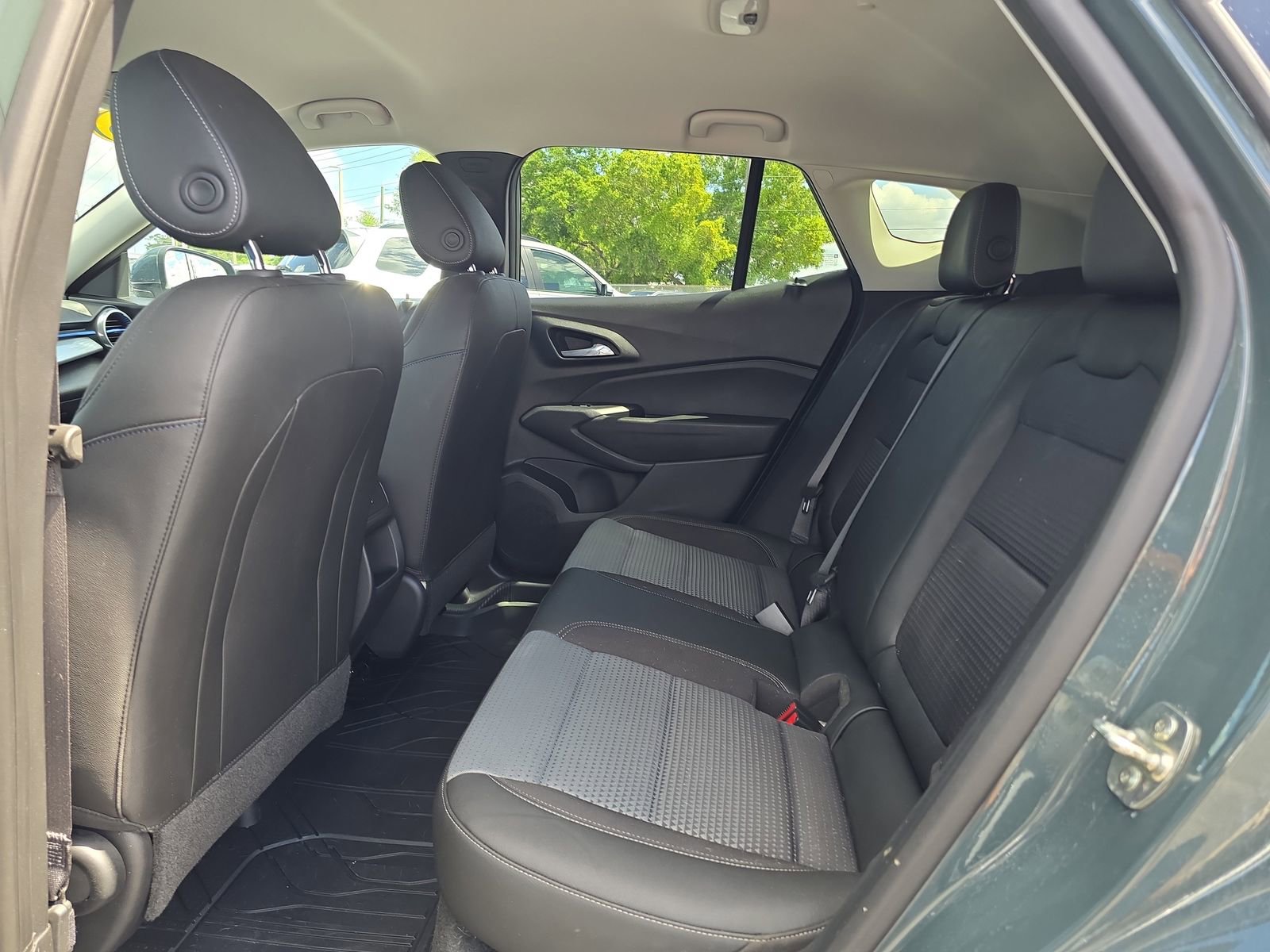 Used 2025 Chevrolet Trax LT w/ Driver Confidence Package image 13