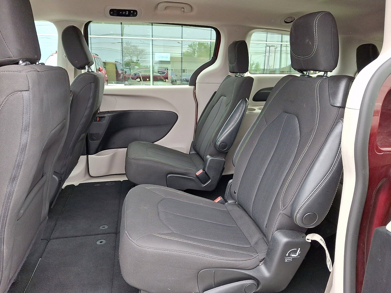Used 2023 Chrysler Voyager LX FWD image 11