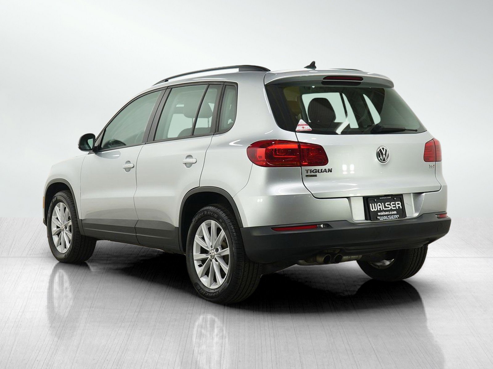 Used 2017 Volkswagen Tiguan S FWD image 3