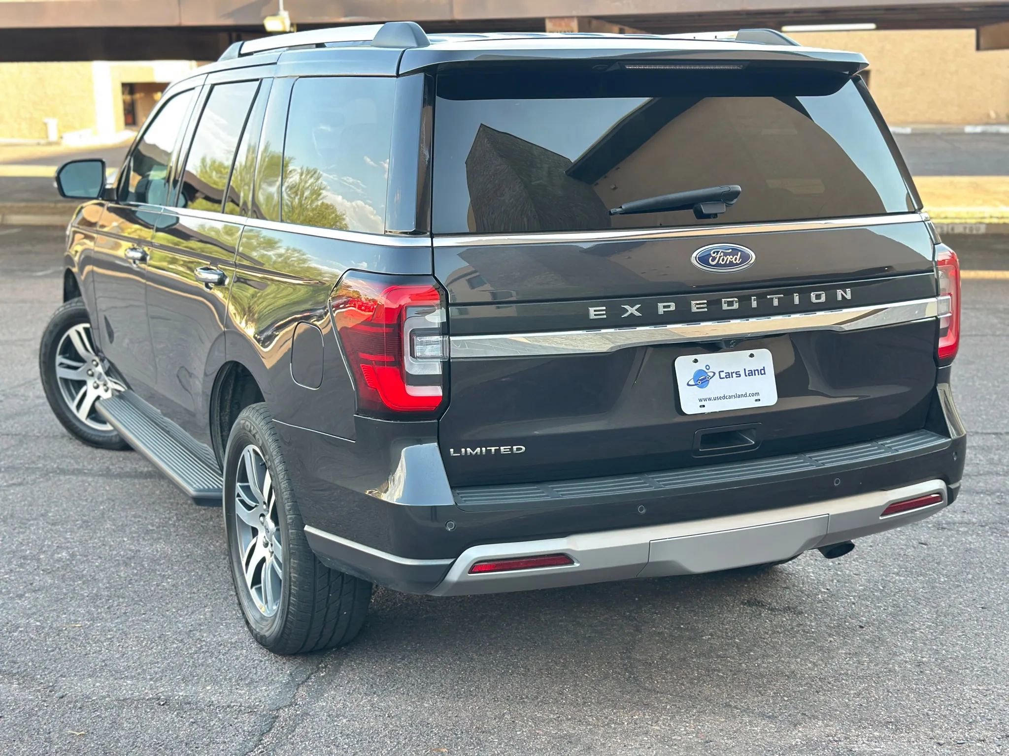 Used 2024 Ford Expedition Limited image 4