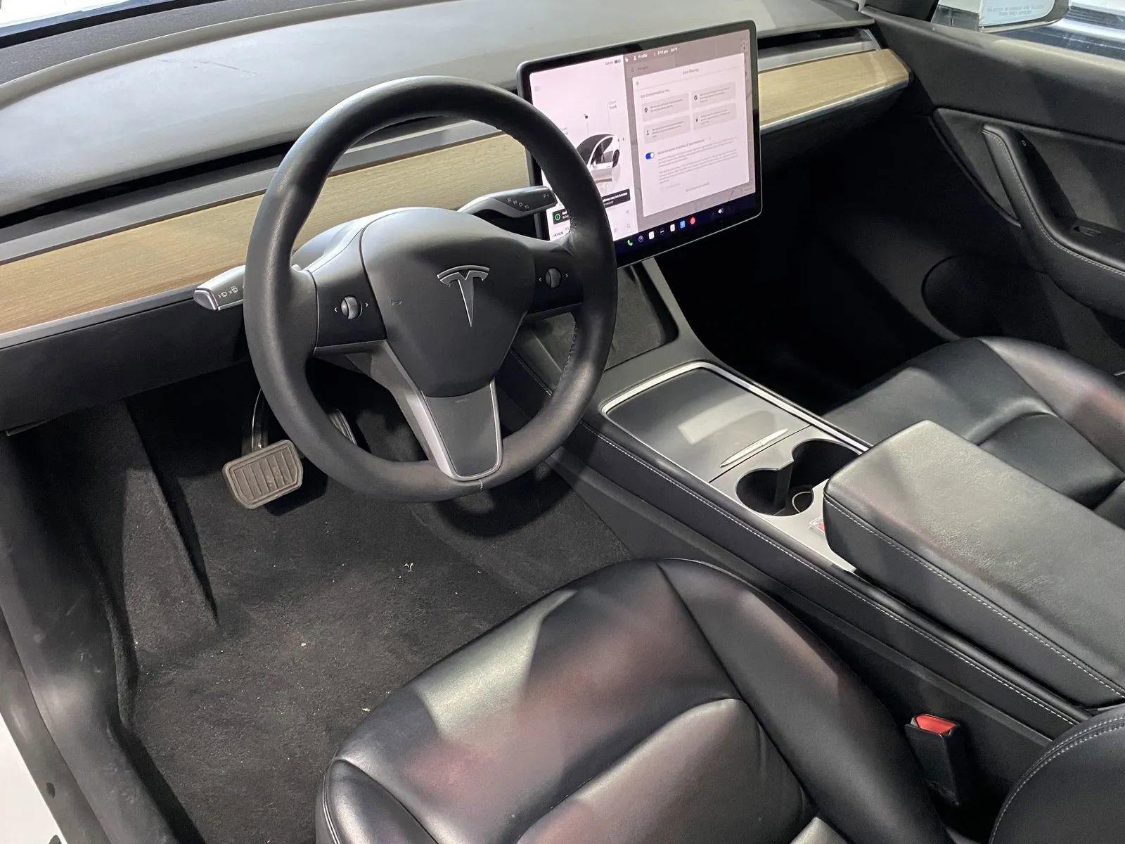 Used 2022 Tesla Model Y Long Range image 9