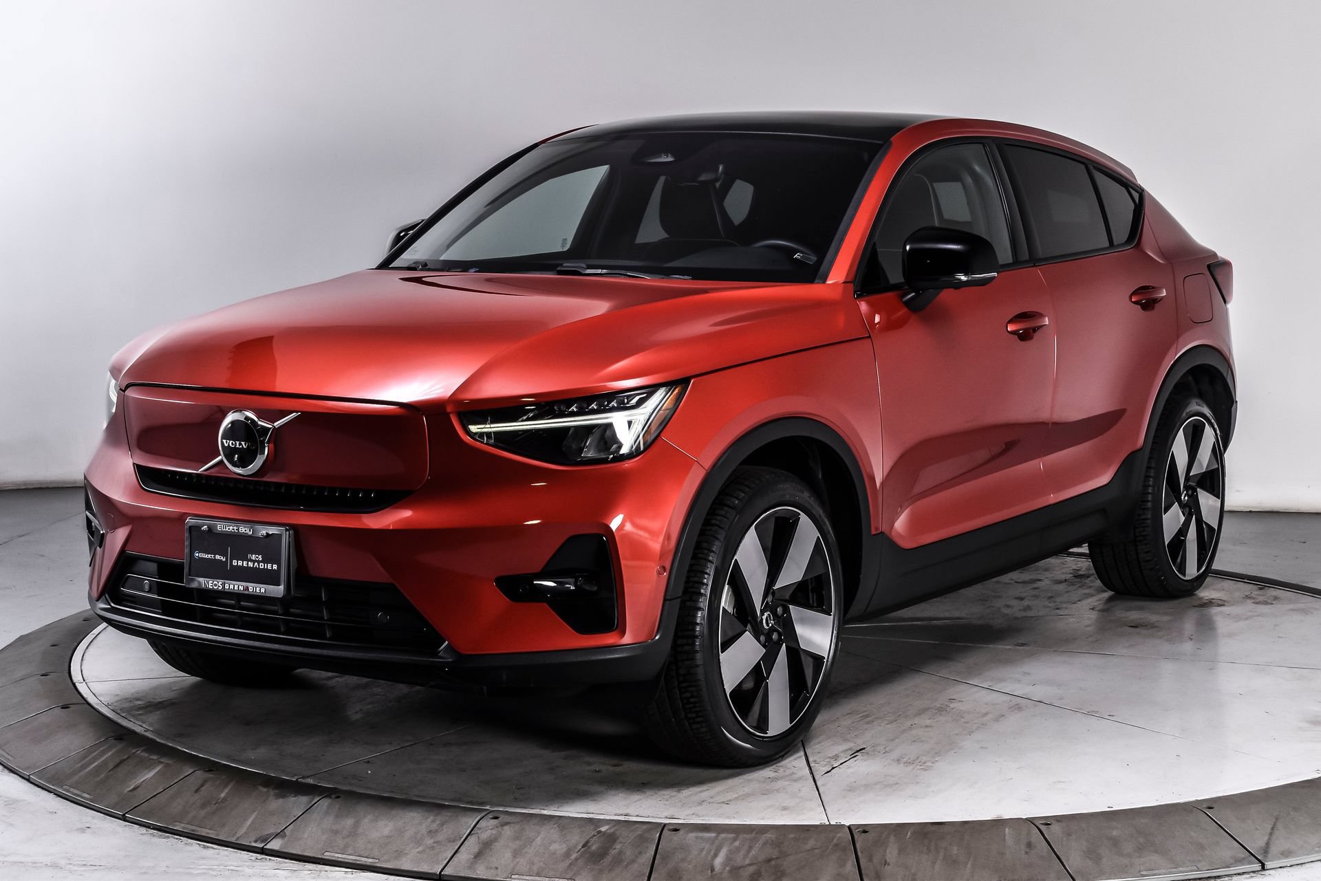 Used 2023 Volvo C40 P8 Recharge Plus AWD/4WD image 2