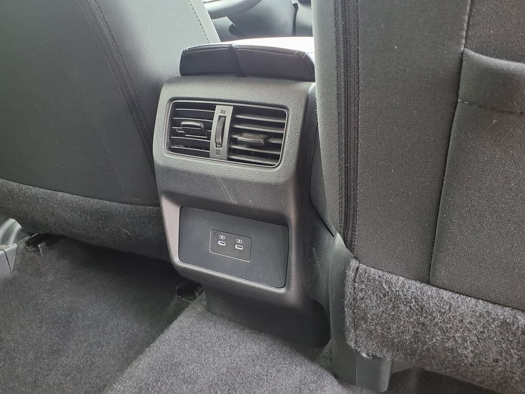 Used 2025 Nissan Rogue SV FWD image 33