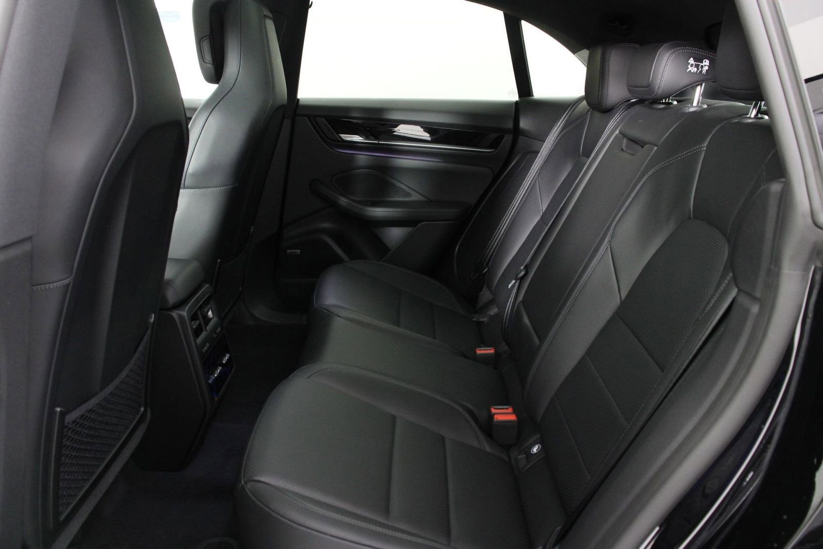 New 2026 Porsche Macan Electric RWD image 17