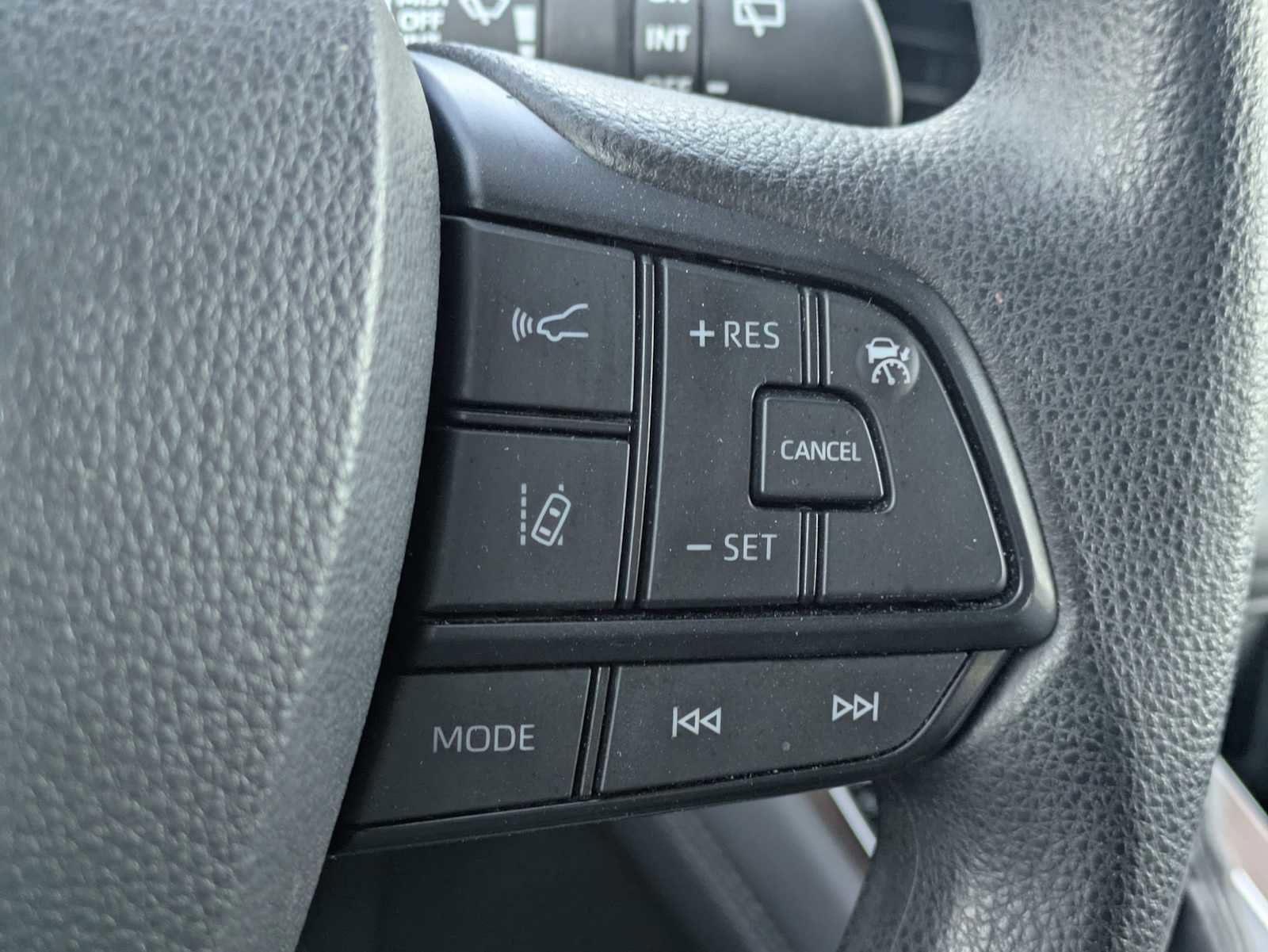 Used 2024 Toyota Sienna LE w/ LE Plus Package FWD image 25