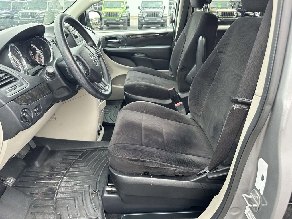 Used 2013 Dodge Grand Caravan SE FWD image 18