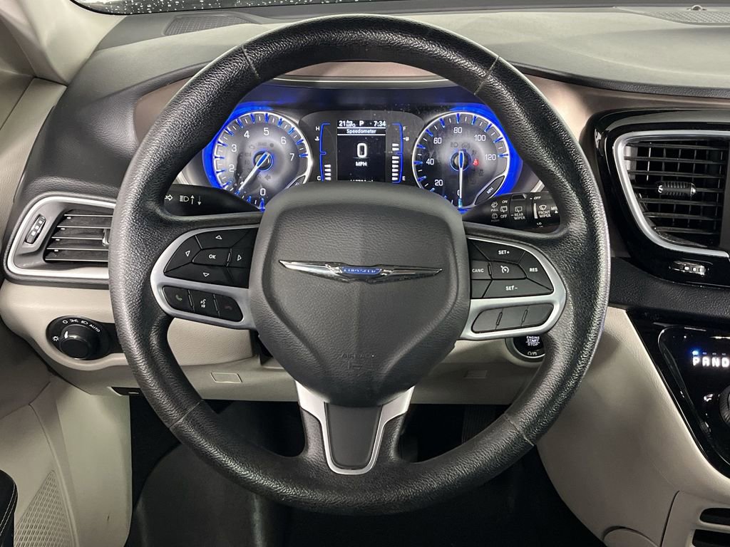 Used 2021 Chrysler Voyager Lxi FWD image 14