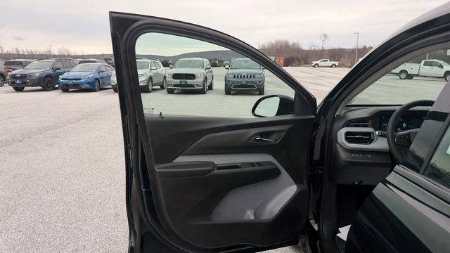 New 2027 Chevrolet Bolt LT w/ Comfort Package FWD image 16