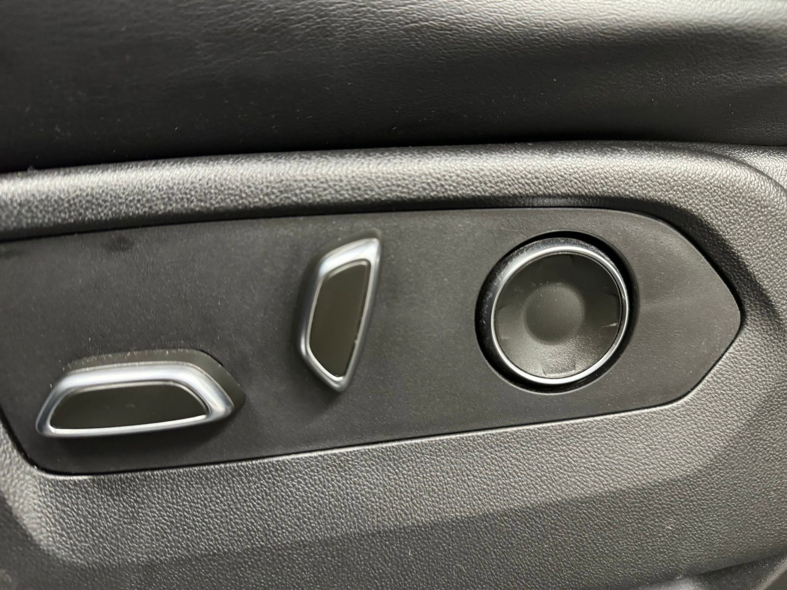 Used 2021 Cadillac Escalade Premium Luxury image 23