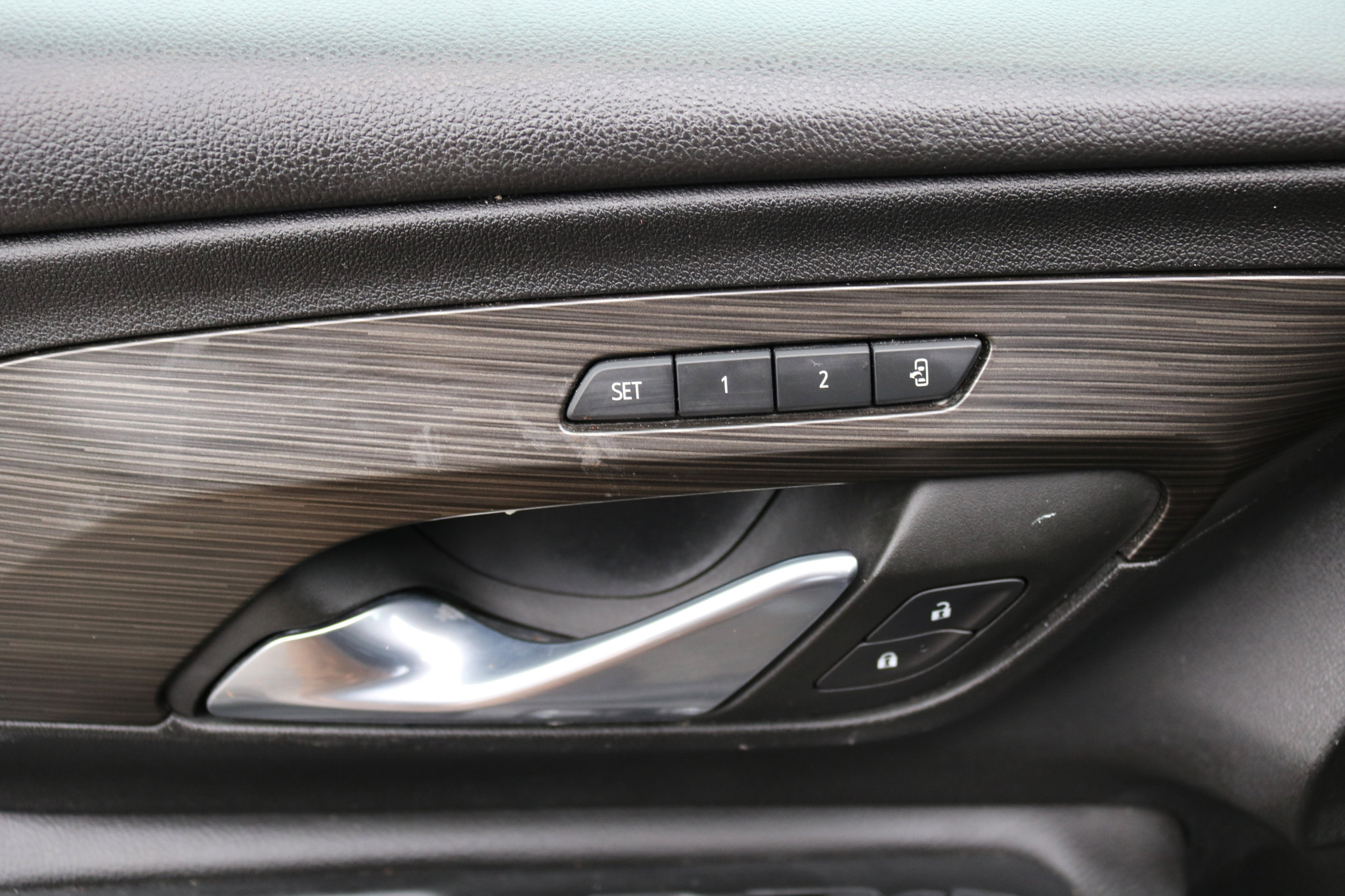 Used 2023 GMC Terrain SLT image 13