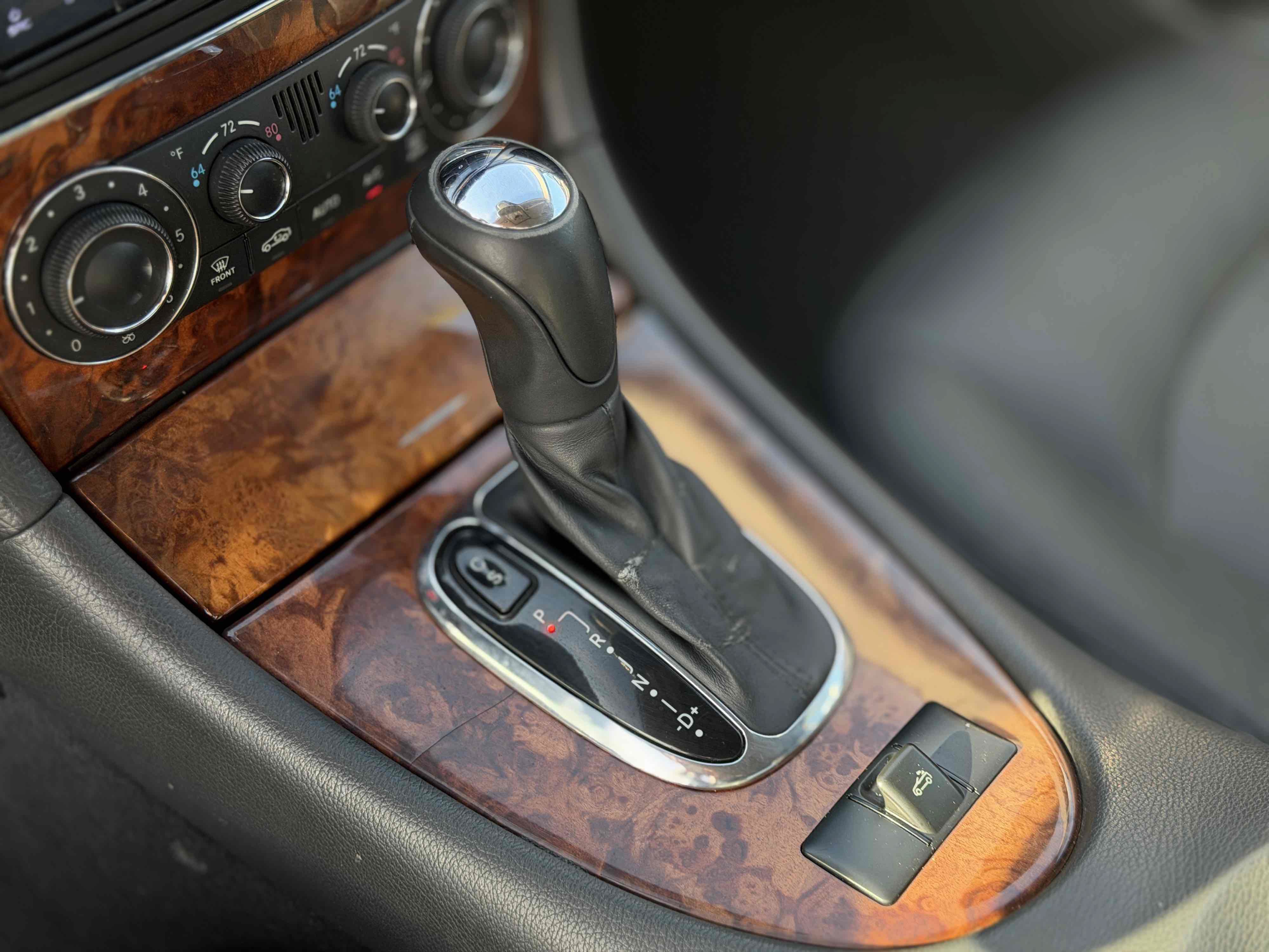 Used 2005 Mercedes-Benz CLK 320 Cabriolet image 24