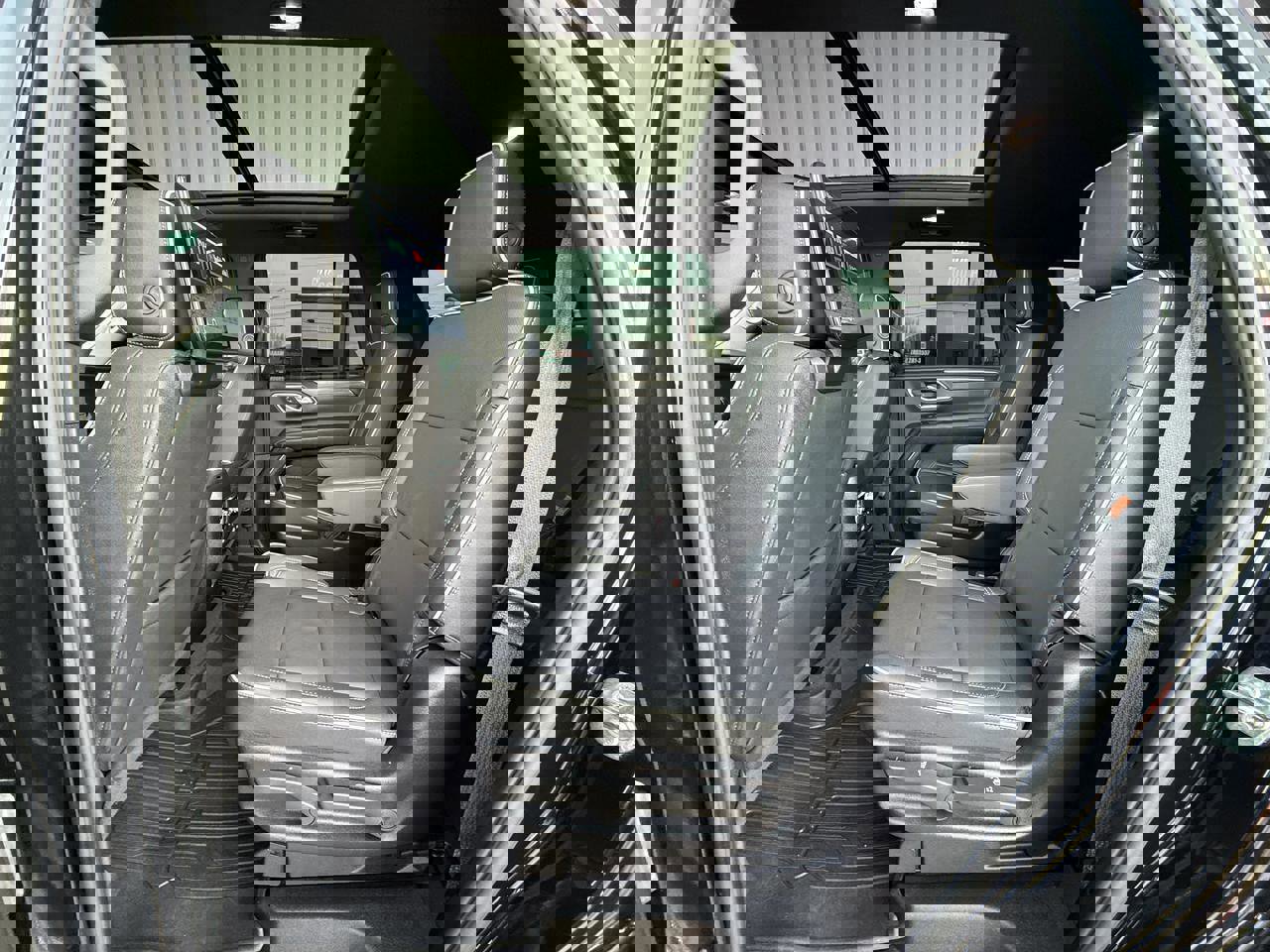 Used 2024 GMC Yukon SLT w/ SLT Luxury Package image 37