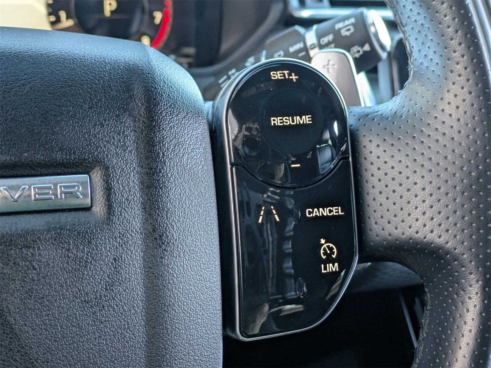 Used 2020 Land Rover Range Rover Velar R-Dynamic S image 11