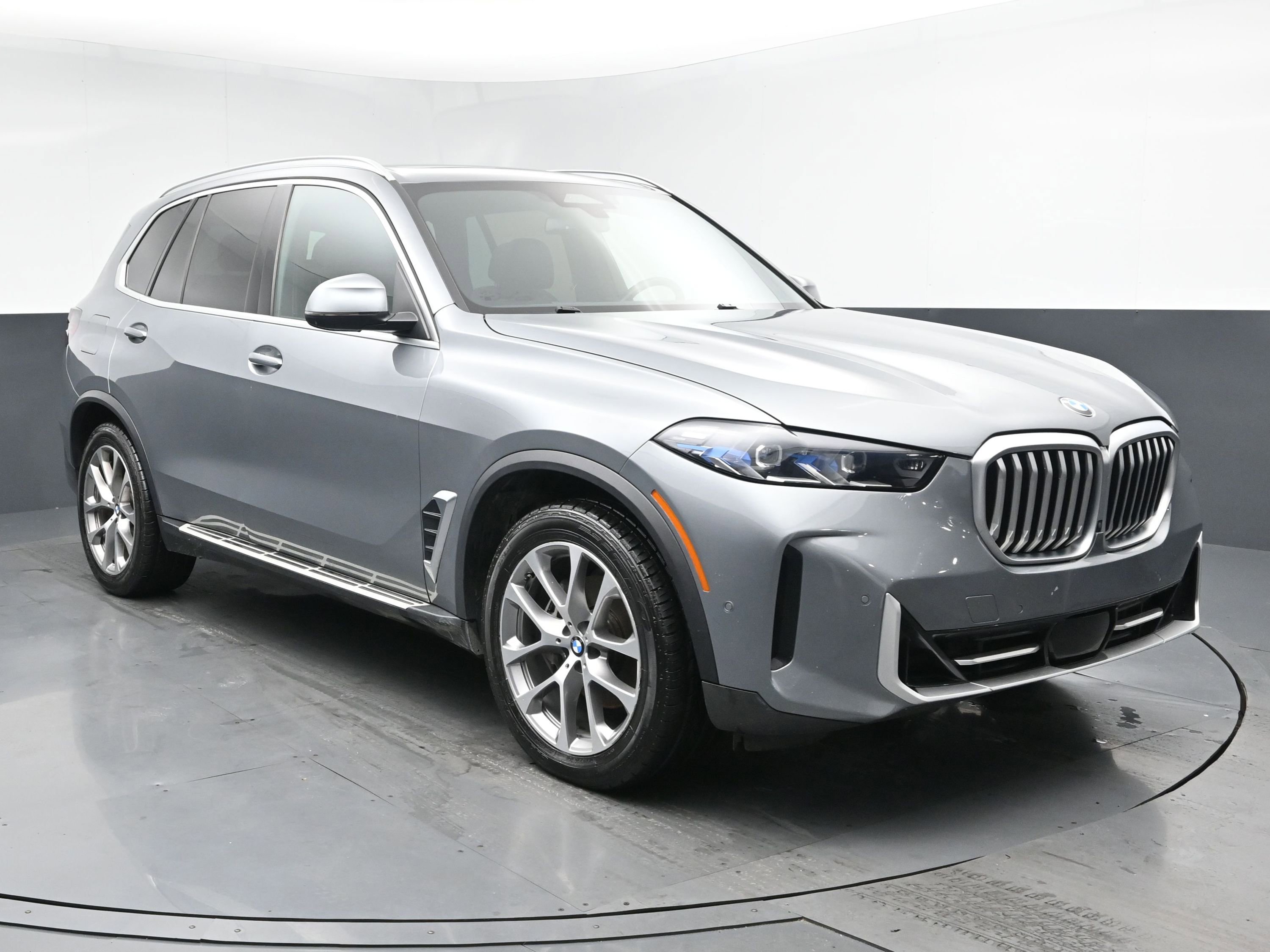 Used 2024 BMW X5 xDrive40i image 2