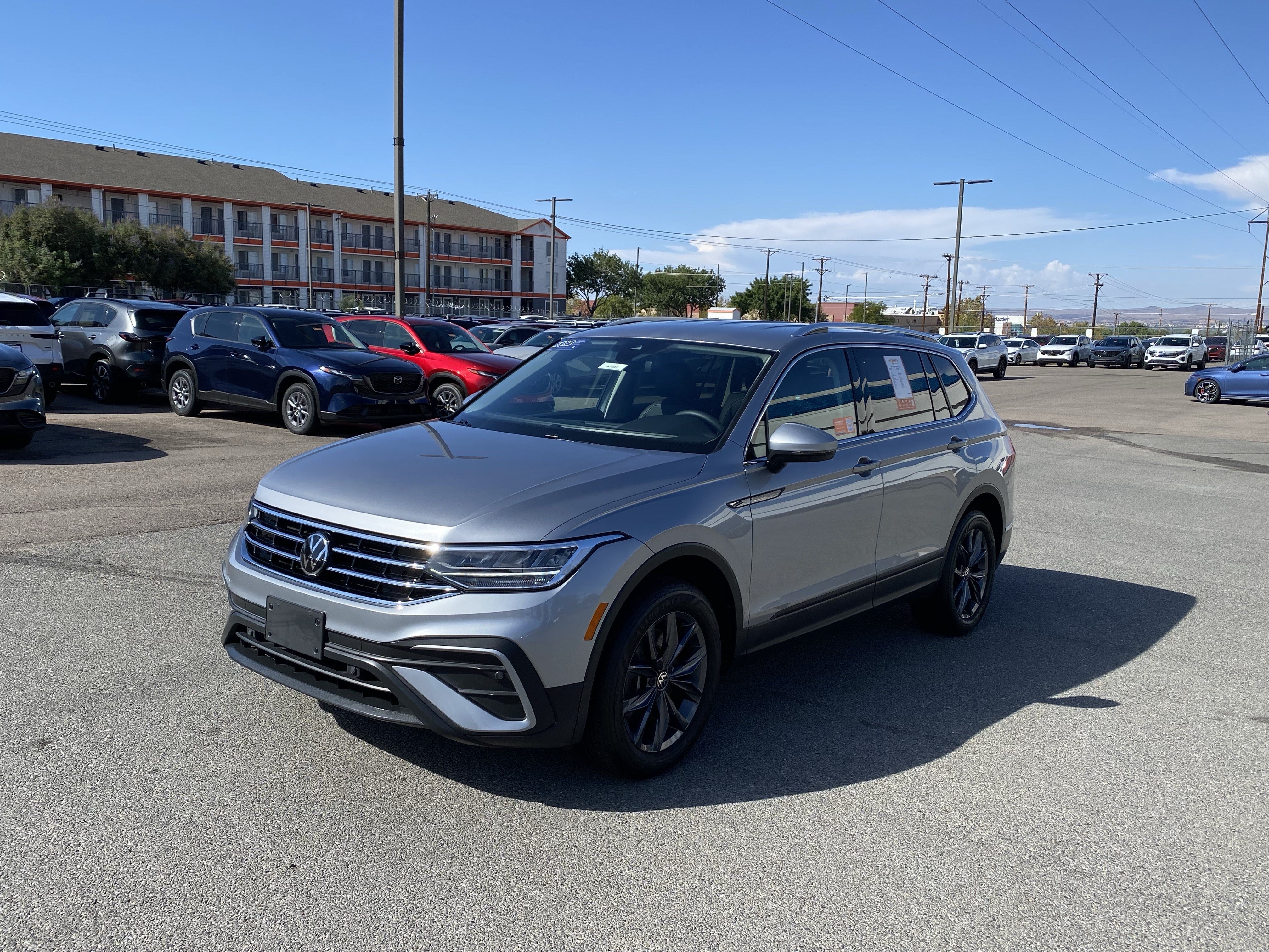 Certified 2023 Volkswagen Tiguan SE FWD image 49