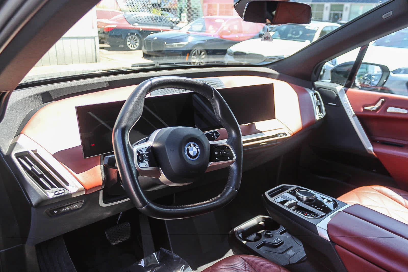 Used 2024 BMW iX xDrive50 w/ Premium Package AWD/4WD image 16