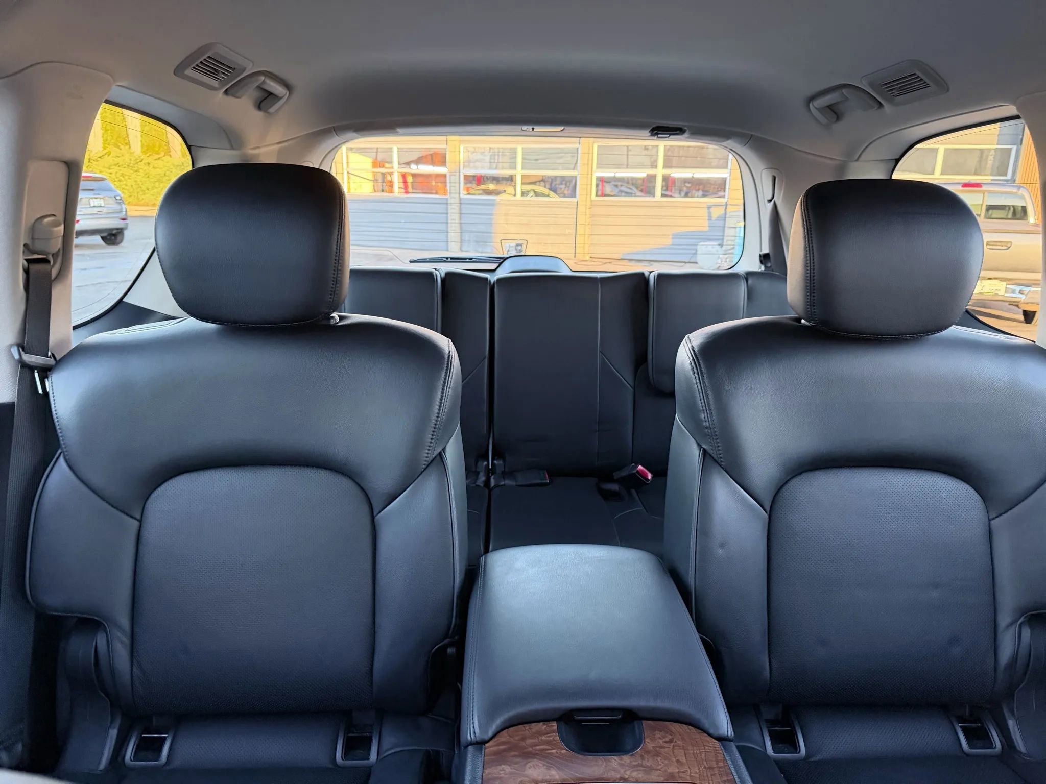 Used 2024 Nissan Armada SL w/ Captain's Chairs Package image 28