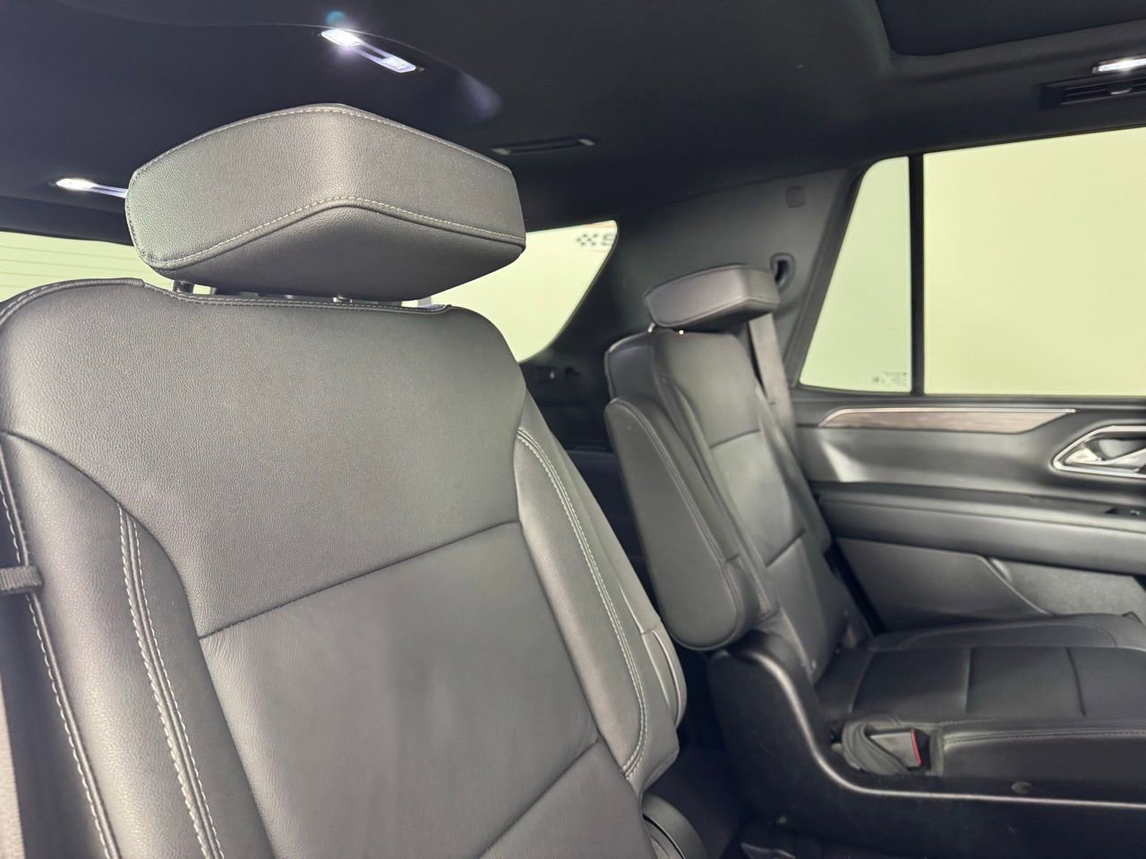 Used 2023 Chevrolet Tahoe Z71 w/ Luxury Package image 28