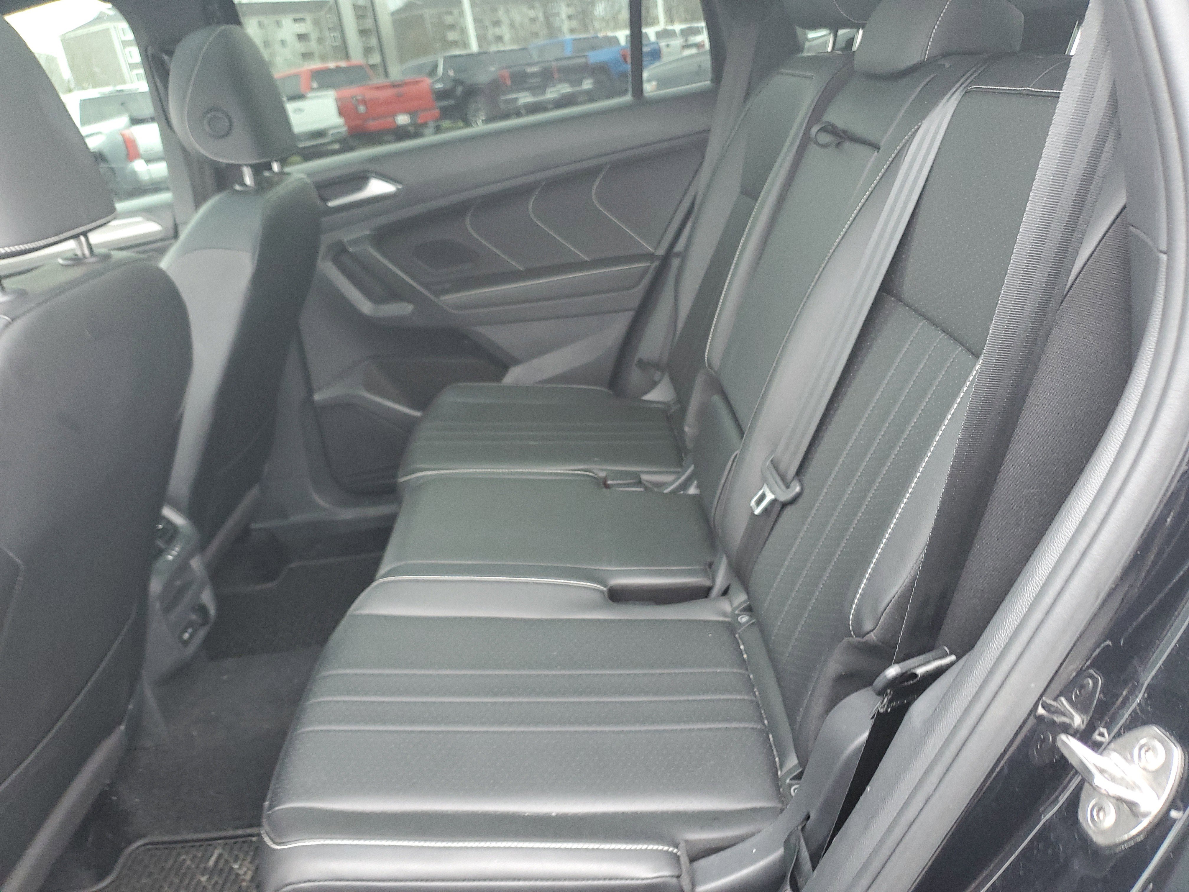 Used 2024 Volkswagen Tiguan SE R-Line image 29