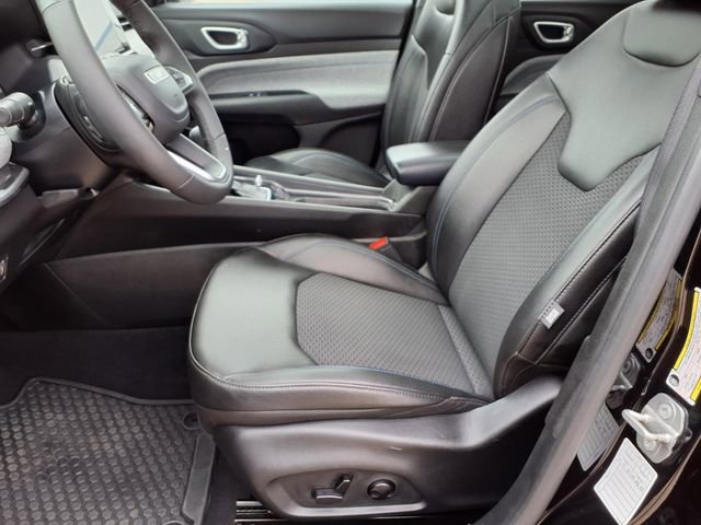 Used 2025 Jeep Compass Latitude w/ Sun & Sound Group AWD/4WD image 10