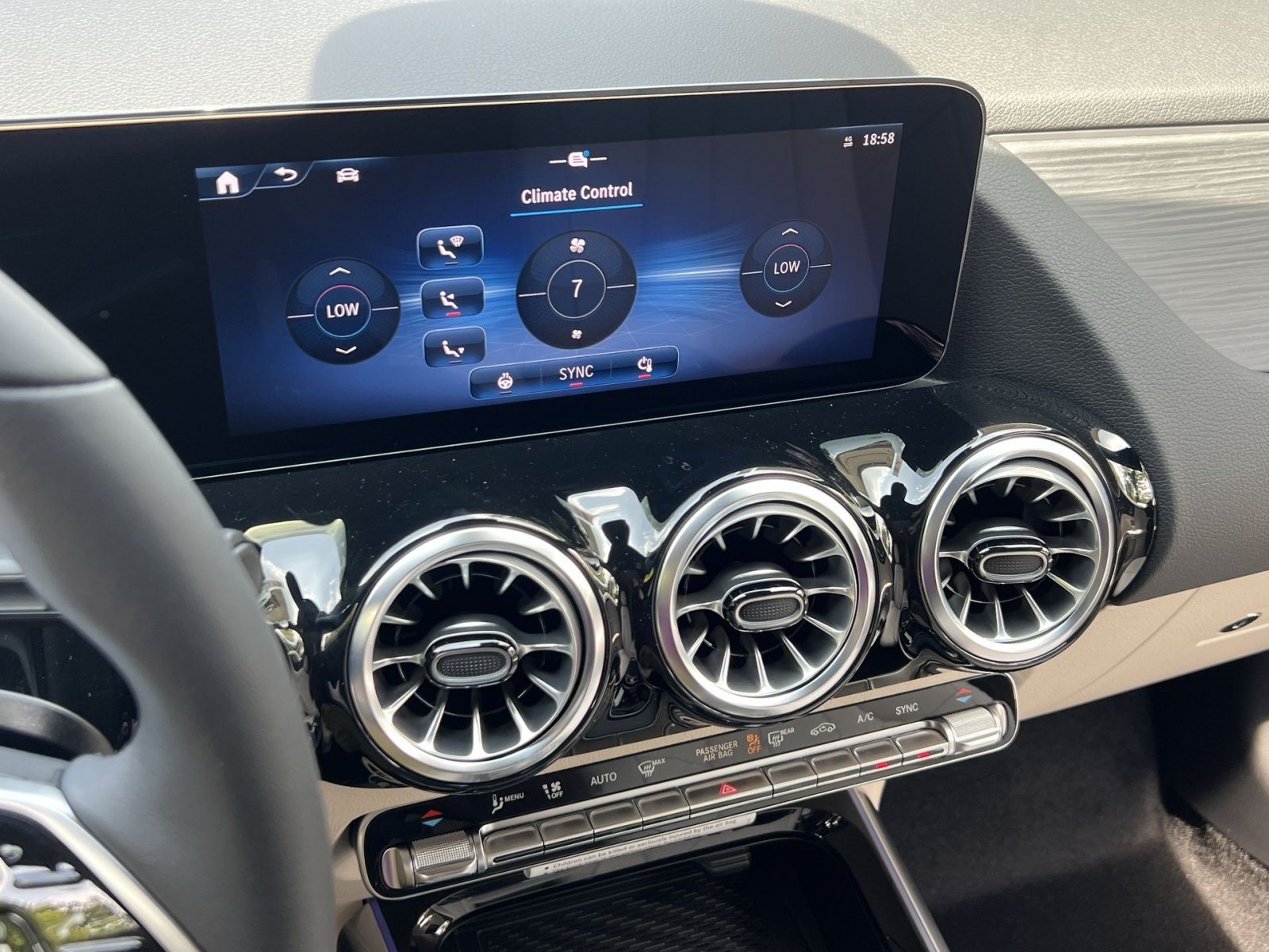 New 2026 Mercedes-Benz GLA 250 4MATIC image 26