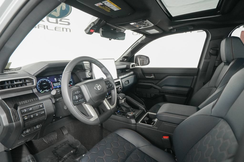Used 2025 Toyota 4Runner Platinum AWD/4WD image 10