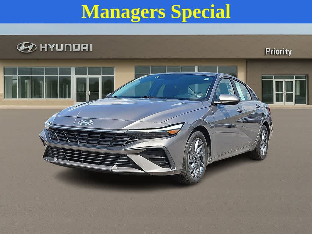 Used 2024 Hyundai Elantra SEL FWD image 1