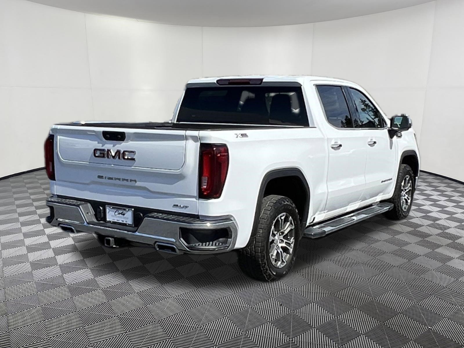Used 2022 GMC Sierra 1500 SLT w/ X31 Off-Road Package AWD/4WD image 6