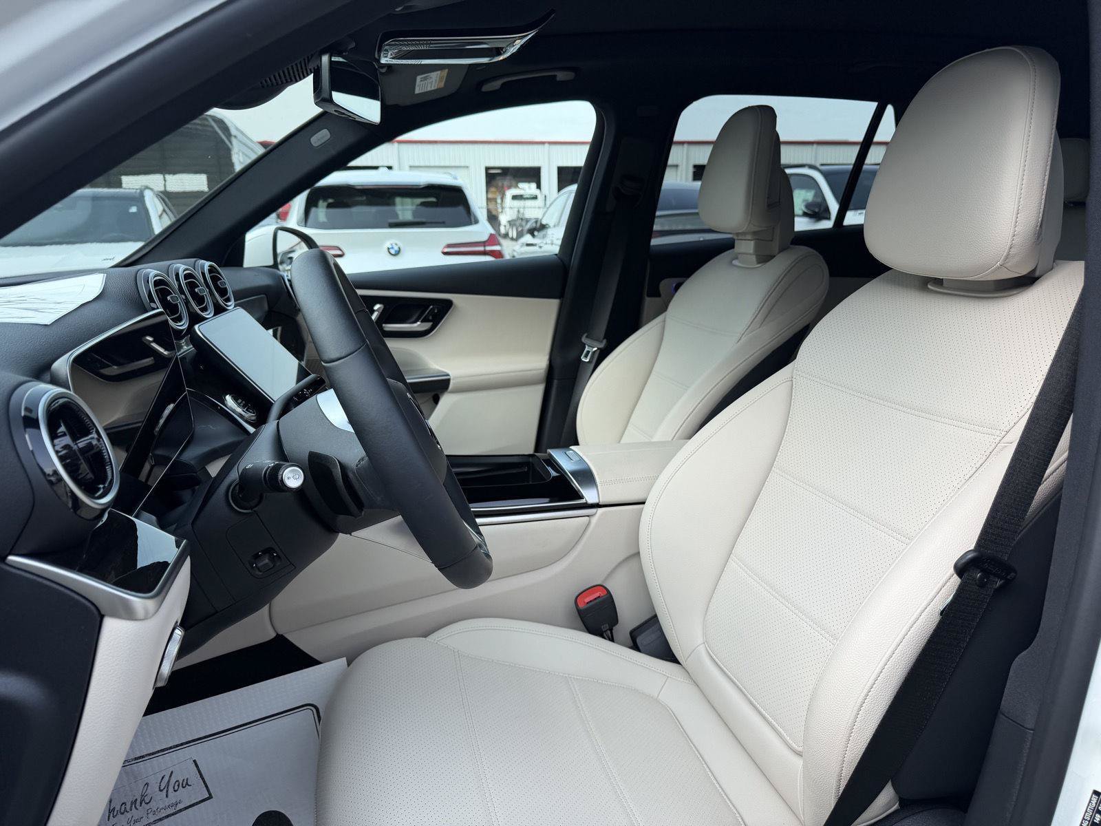Used 2025 Mercedes-Benz GLC 300 4MATIC image 8