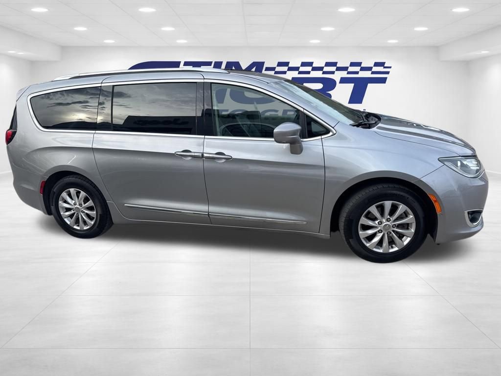 Used 2019 Chrysler Pacifica Touring-L w/ Advanced Safetytec Group image 4