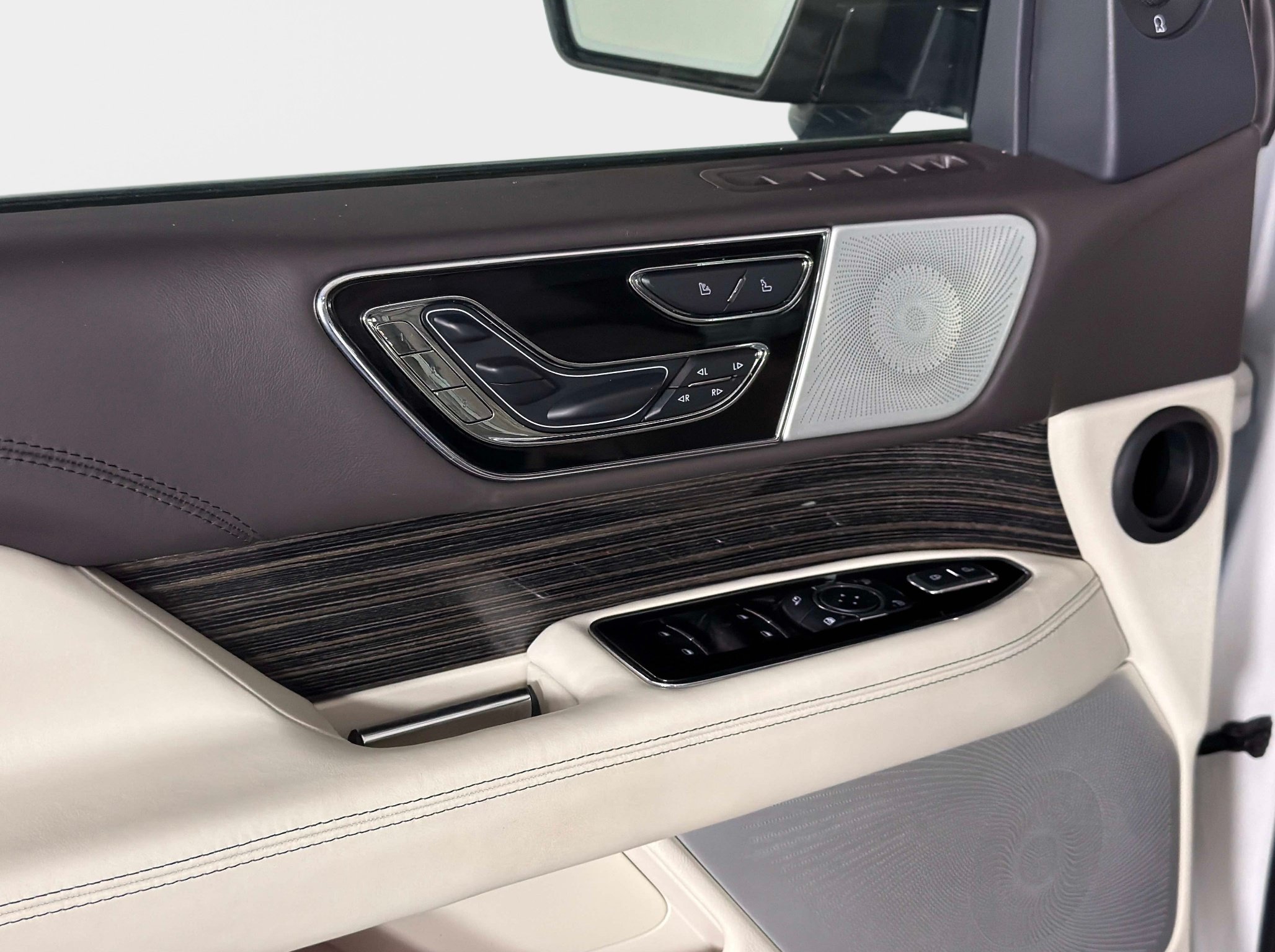 Used 2024 Lincoln Navigator L Black Label AWD/4WD image 35