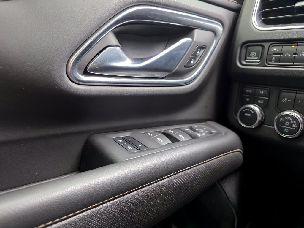 Used 2021 GMC Yukon SLT w/ SLT Premium Package AWD/4WD image 13