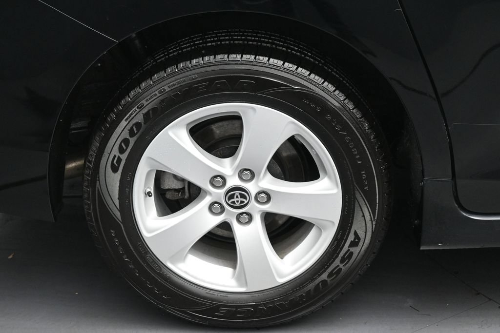 Used 2020 Toyota Sienna L FWD image 36