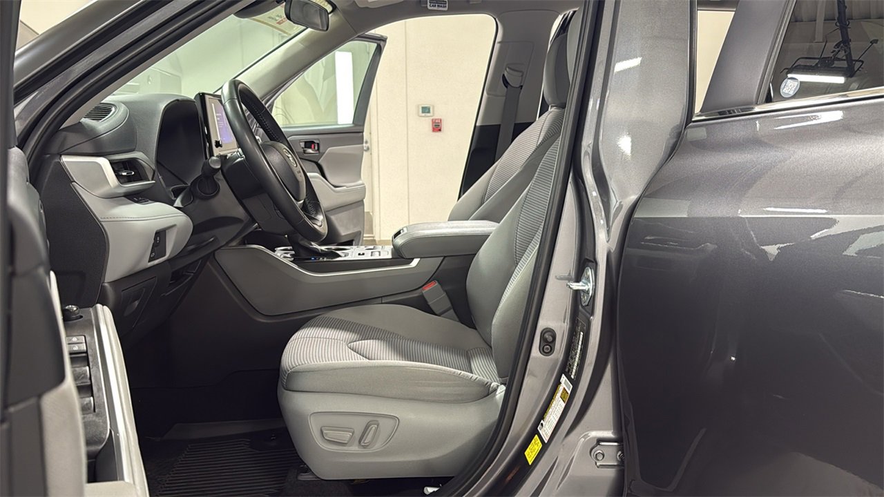 Certified 2024 Toyota Highlander LE image 12