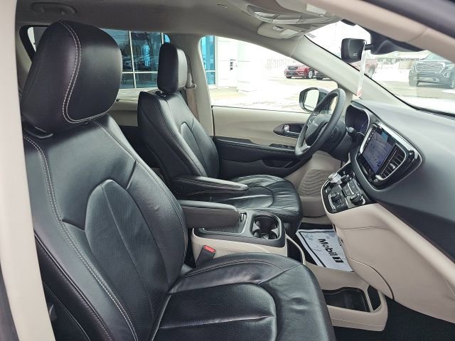 Used 2022 Chrysler Pacifica Touring-L image 34