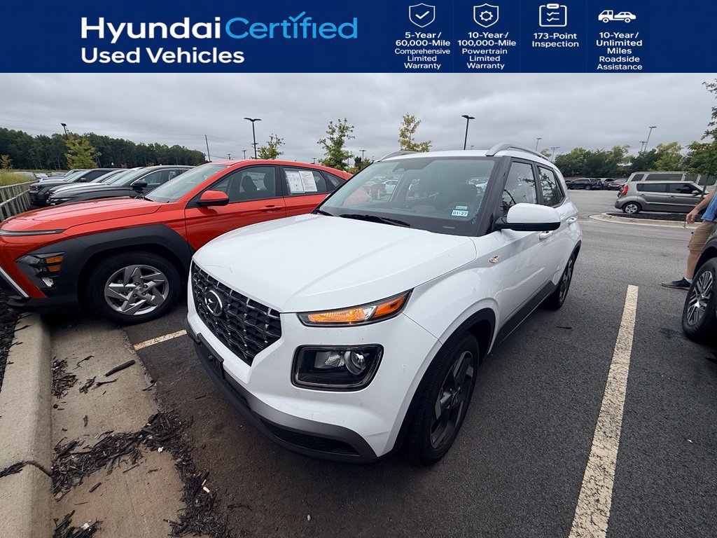 Used 2025 Hyundai Venue SEL FWD image 1